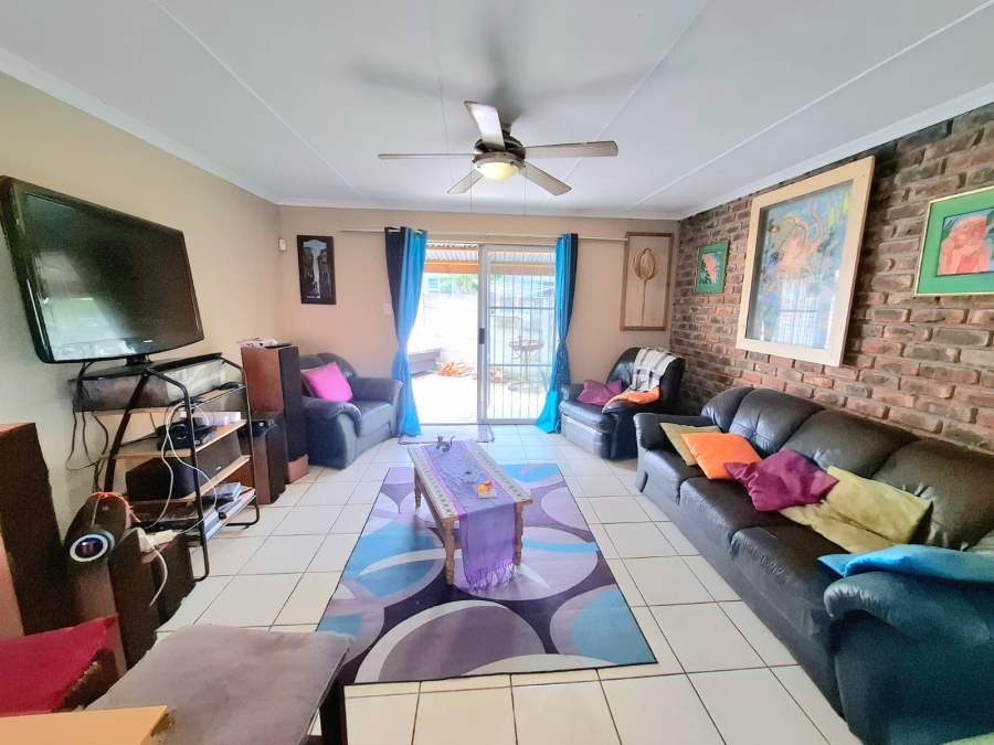 6 Bedroom Property for Sale in Gonubie Eastern Cape